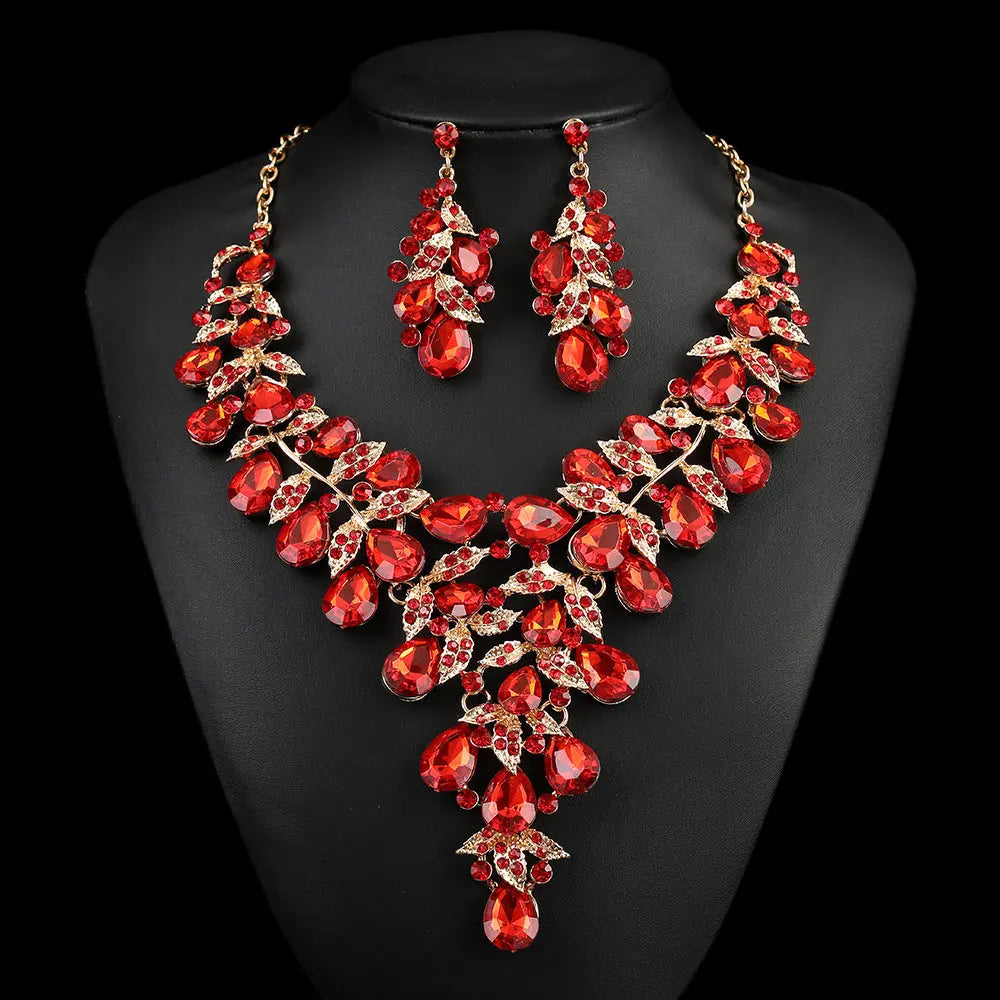 Source Factory European and American Accessories Exaggerated Retro Necklace suit Women Luxury Crystal Banquet Dress Accessories Collarbone Chain Mayra and Company